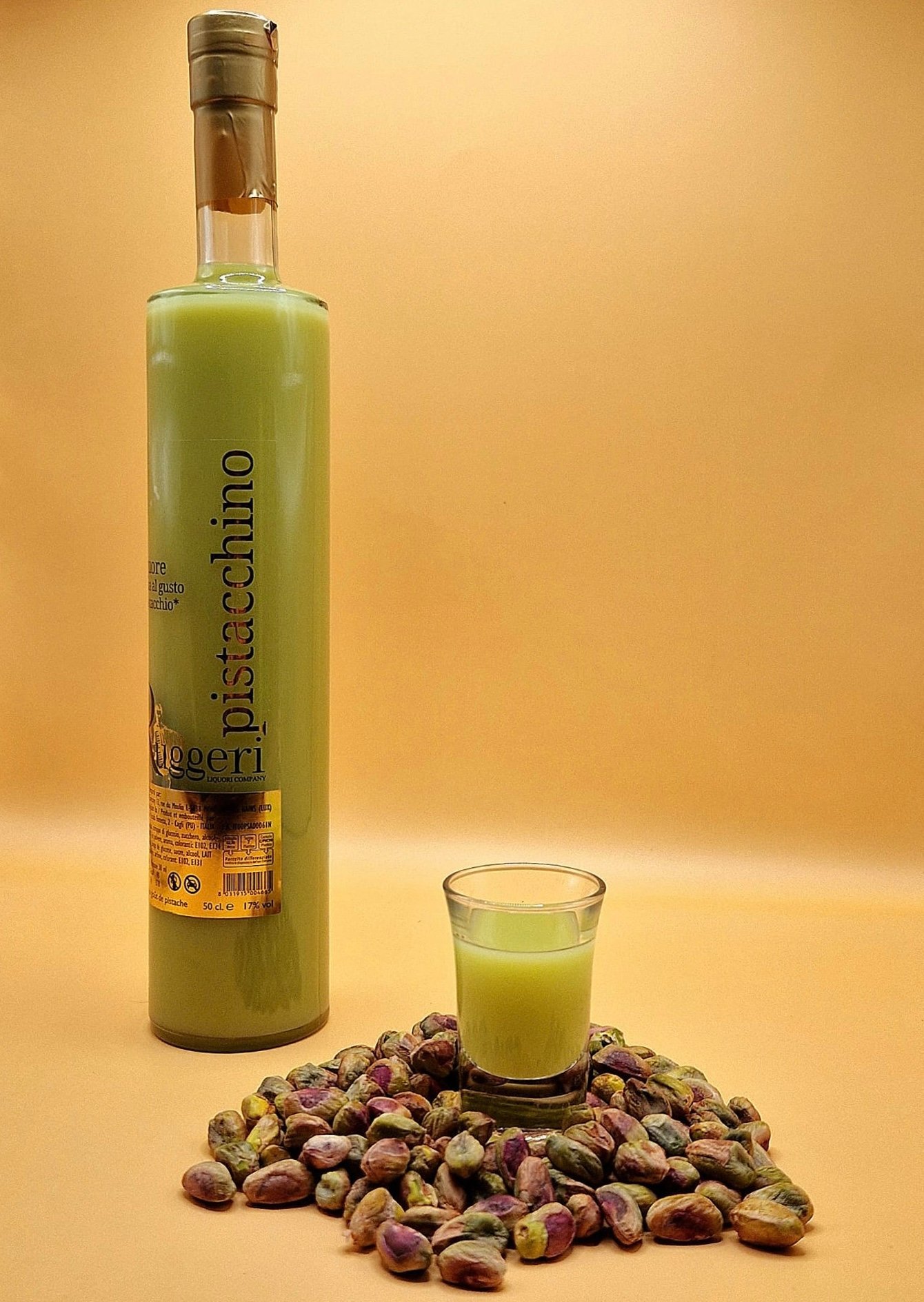 Bouteille et petit verre de Pistacchino Ruggeri